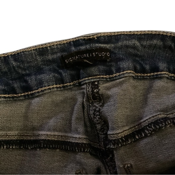 SIGNATURE STUDIOS JEANS SIZE 8 WITH 28” INSEAM GENTLY WORN - Picture 3 of 3